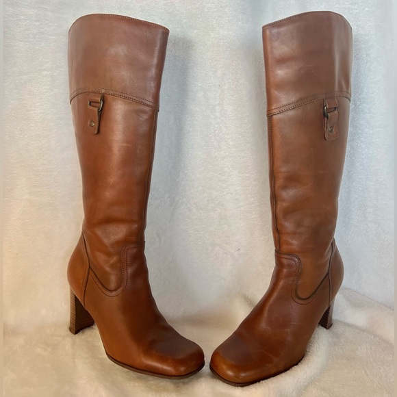 Brown leather boots; below the knee - Picture 2 of 5